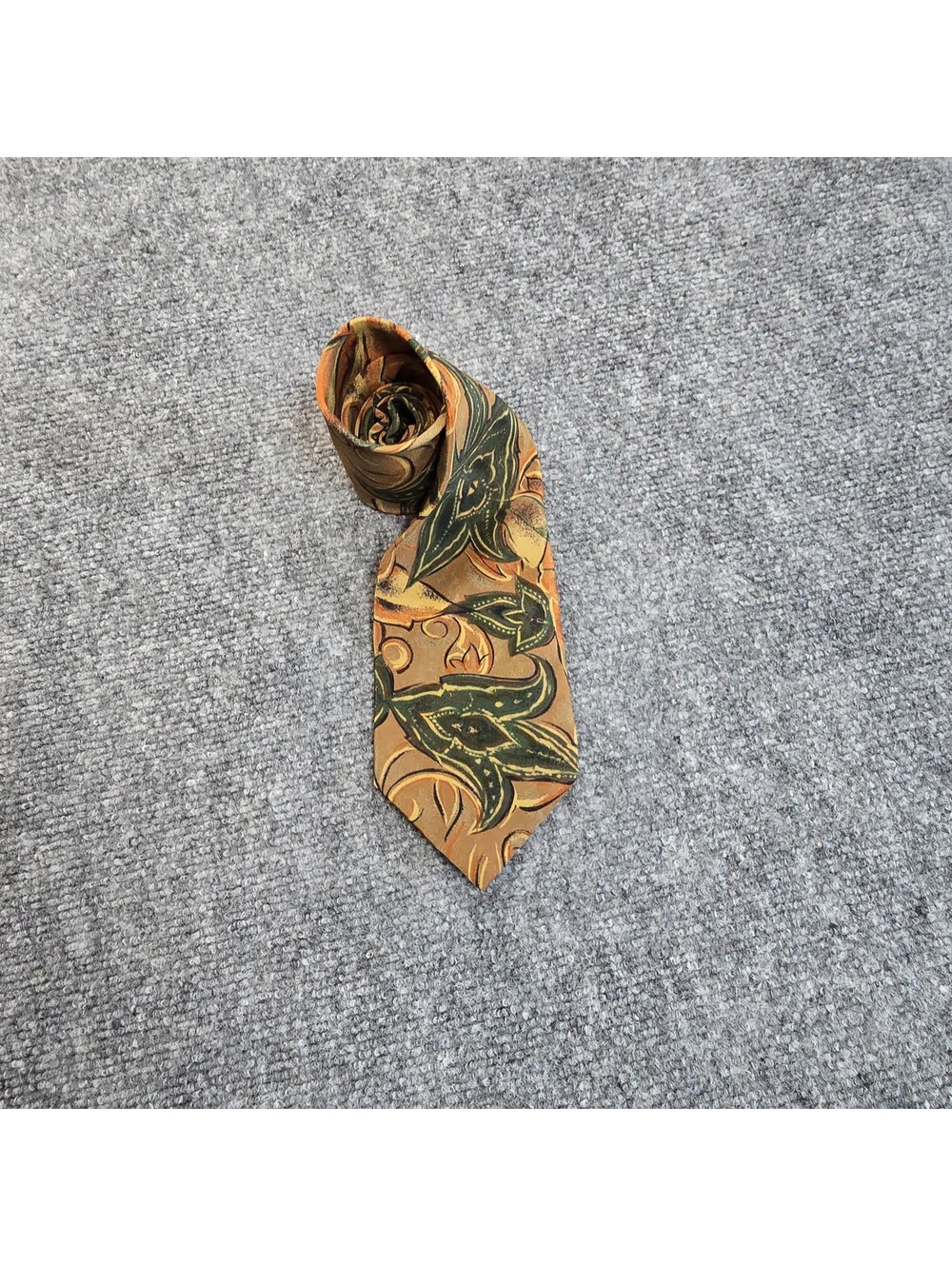 Charleston Tie Rack Italian Silk Tie Gold Green Abstract Leaf 58.5 Inch
